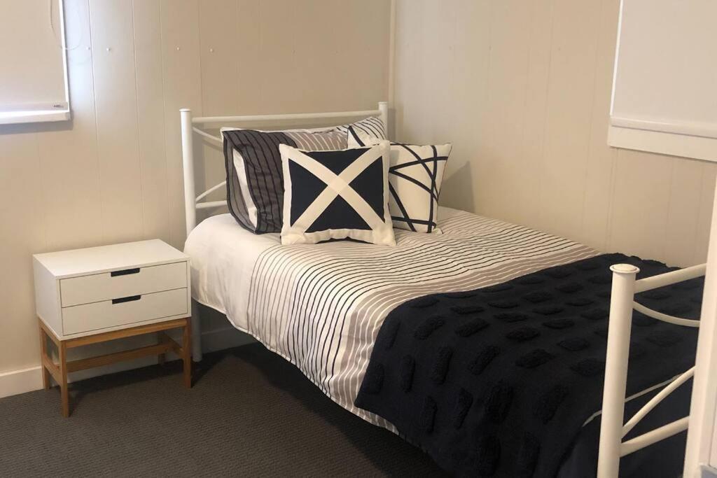 Cowra Cottage ภายนอก รูปภาพ